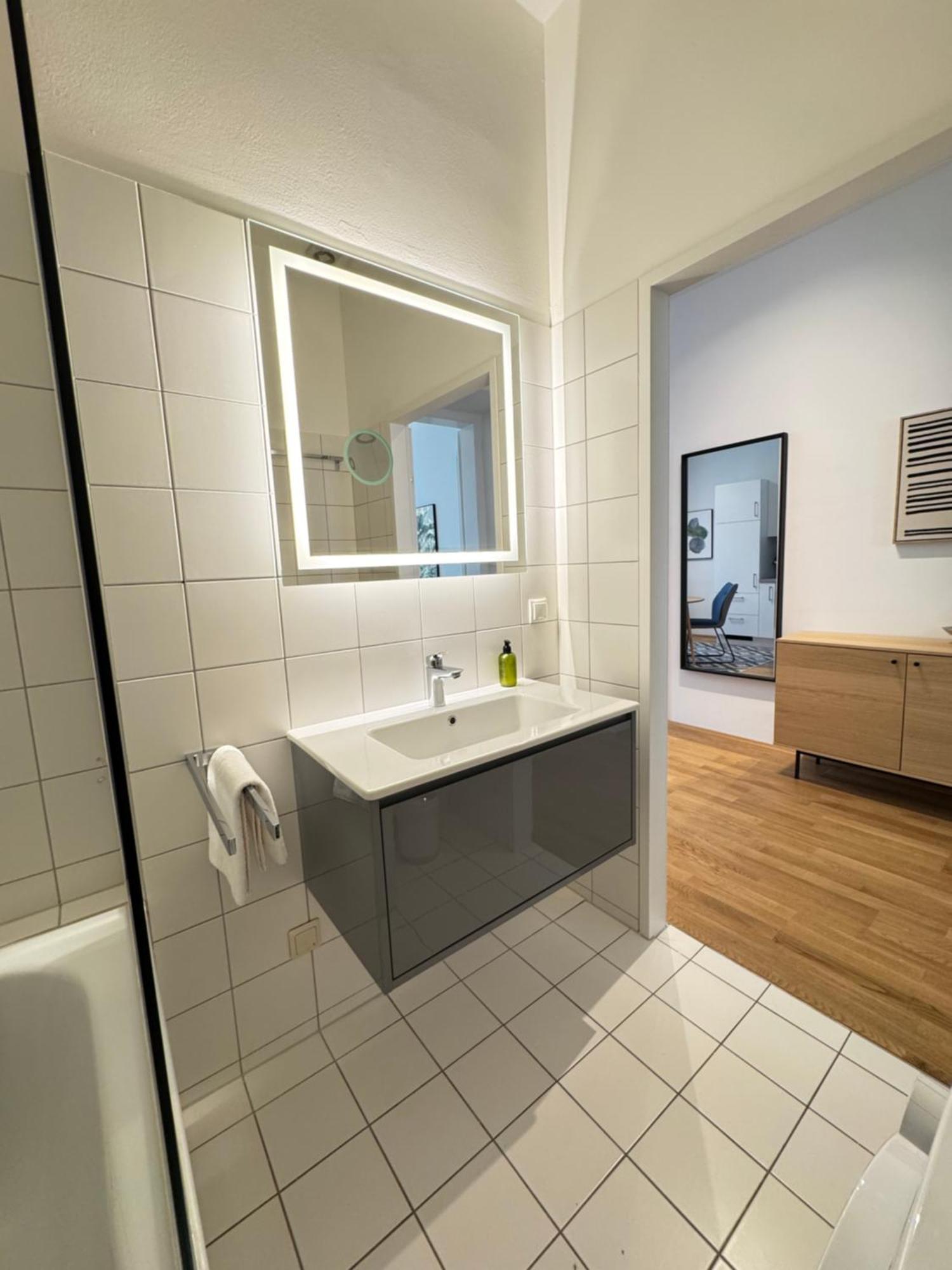 Trendy Zentral Gelegen Apartament